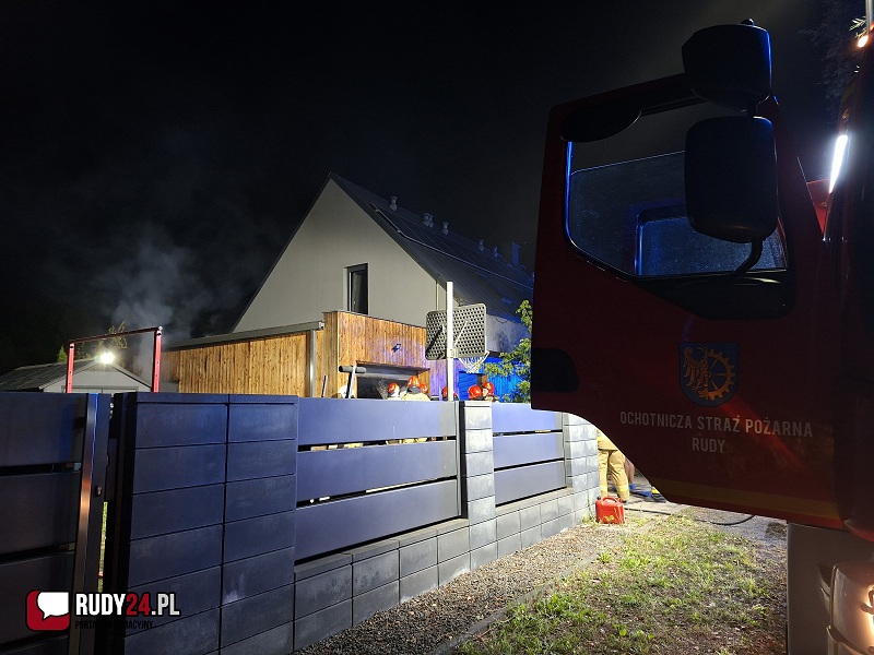 Groźny pożar garażu w Rudach. Straty sięgają 400 tys. zł 