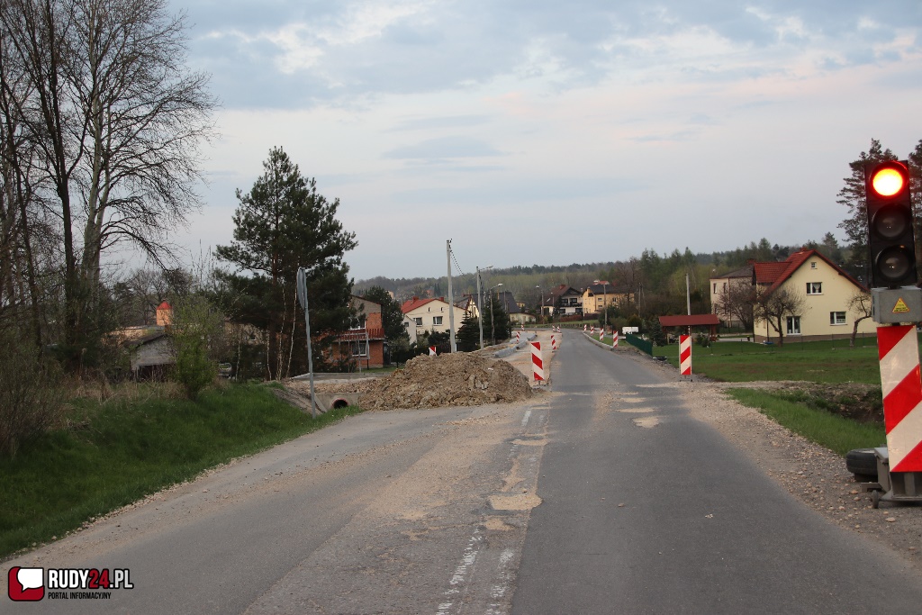 Odcinek drogi remontowanej w Jankowicach ( DW 919)  będzie całkowicie nieprzejezdny jutro, (wtorek  9 listopada) w godz. 9:00 – 17:00. 