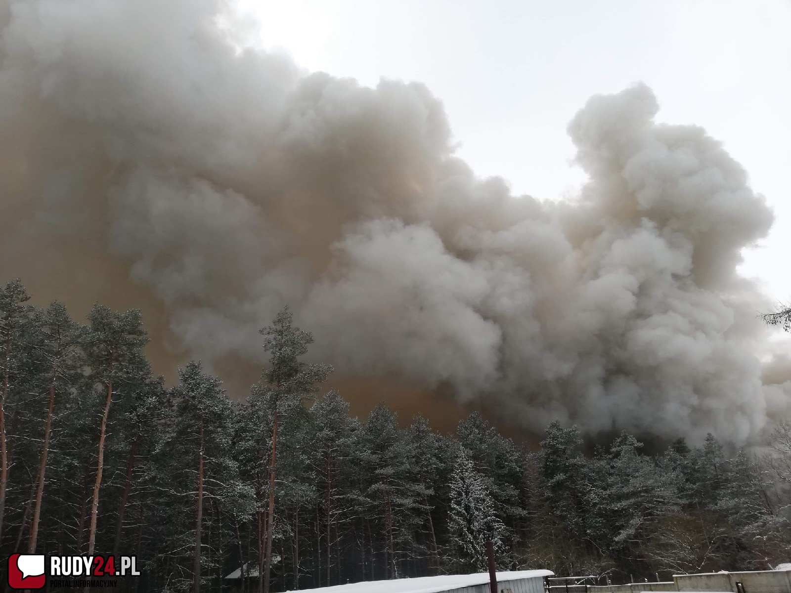 Na terenie fermy drobiu w Rudach doszło do pożaru 