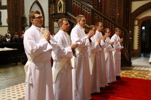 Siedmiu nowych księży. Jeden z nich trafi do rudzkiej parafii